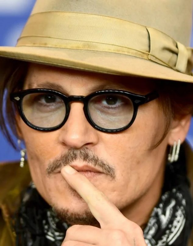 Así luce Johnny Depp como el rey Luis XV para su próximo film