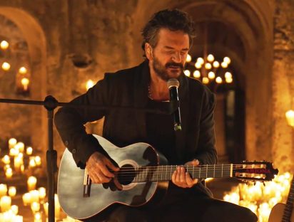 Ricardo Arjona estrenó las tres primeras canciones de su próximo álbum