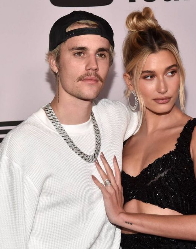 Hailey Bieber revela que habló con Selena Gómez después de casarse con Justin Bieber