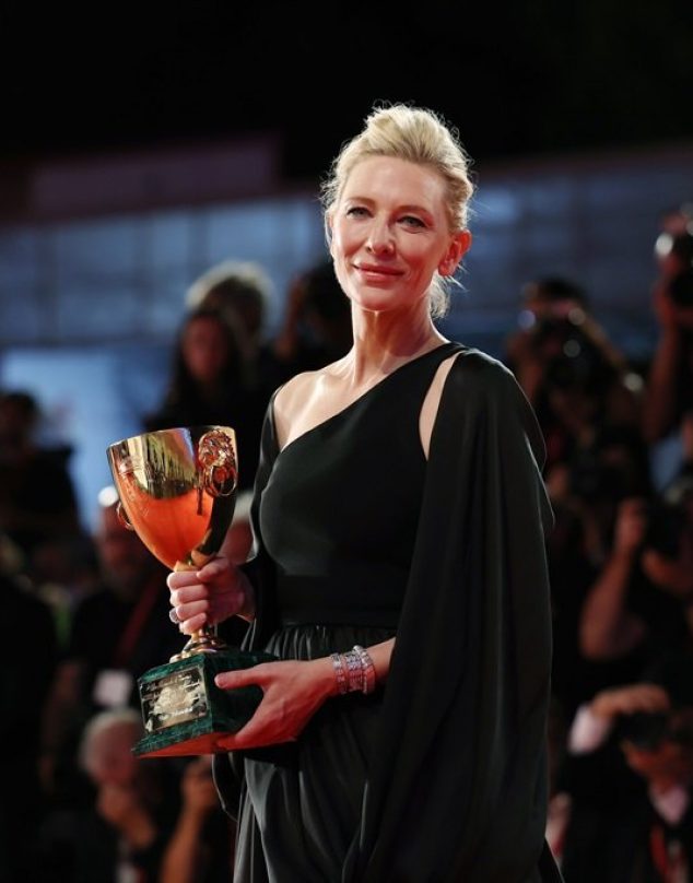 Cate Blanchett y Colin Farrell ganan en el Festival de Venecia