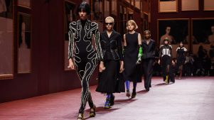 Dior lanza su colección Primavera-Verano 2024 con un front row repleto de estrellas