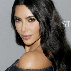 Kim Kardashian está dispuesta a todo por la moda, y este video es la prueba