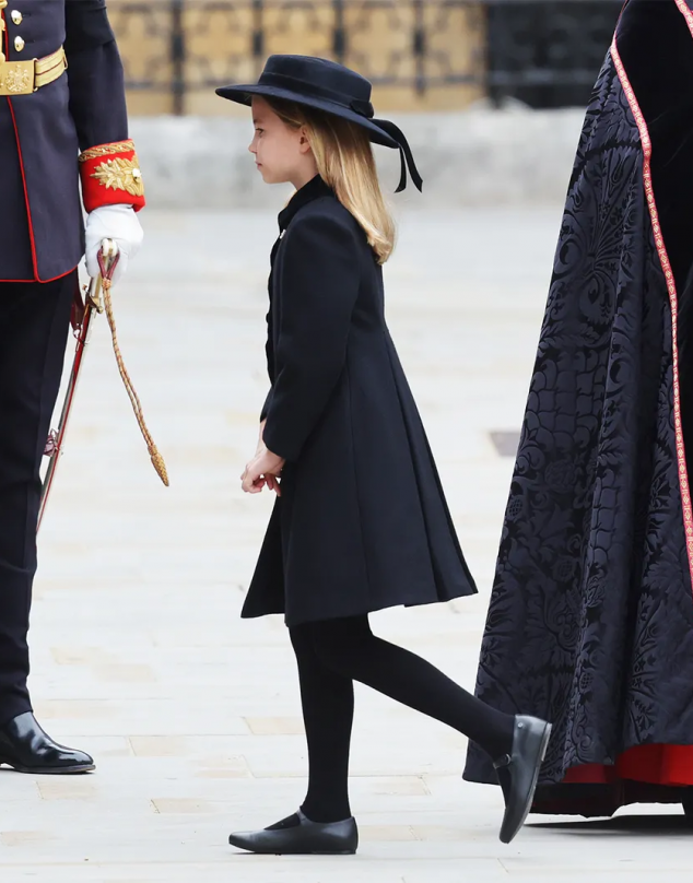 El tierno tributo de la princesa Charlotte a Isabel II en el día de su funeral