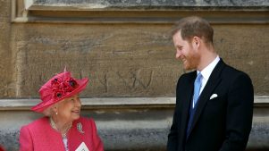 Harry quitará parte de sus memorias por respeto a la reina