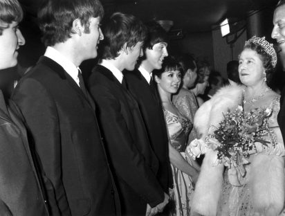 El día en que la Reina Isabel II conoció a Los Beatles