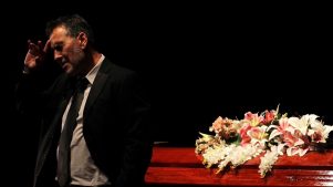 “Restos”: el panorama teatral con Cristián Campos en el Teatro UC