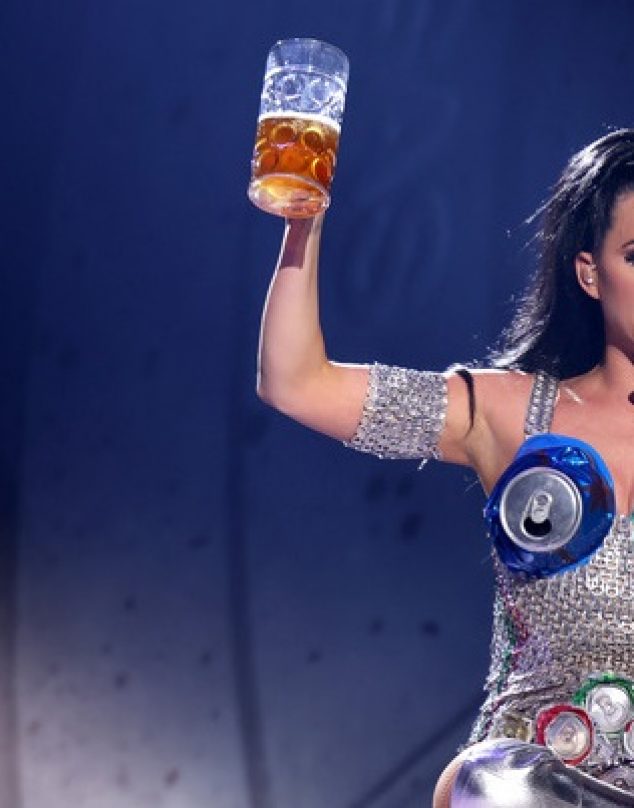 Katy Perry habla sobre lo que pasó con su ojo y no es estrés