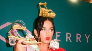 Katy Perry perdió el control de un párpado durante un concierto