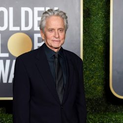 Michael Douglas revela que quisieron atacarlo con una aguja con VIH en los Oscar de 1992