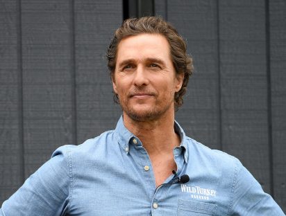 ¡Igual a su padre! Hijo de Matthew McConaughey impresiona en París