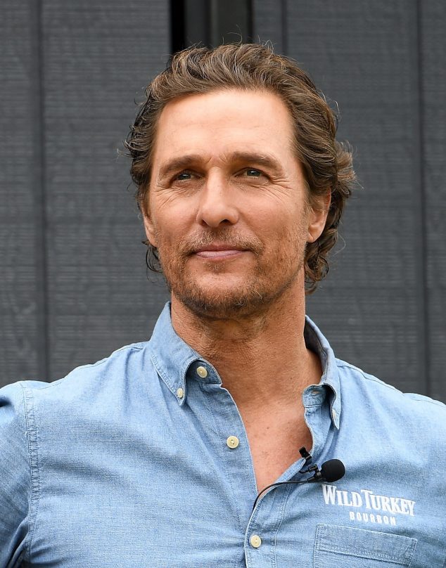 ¡Igual a su padre! Hijo de Matthew McConaughey impresiona en París