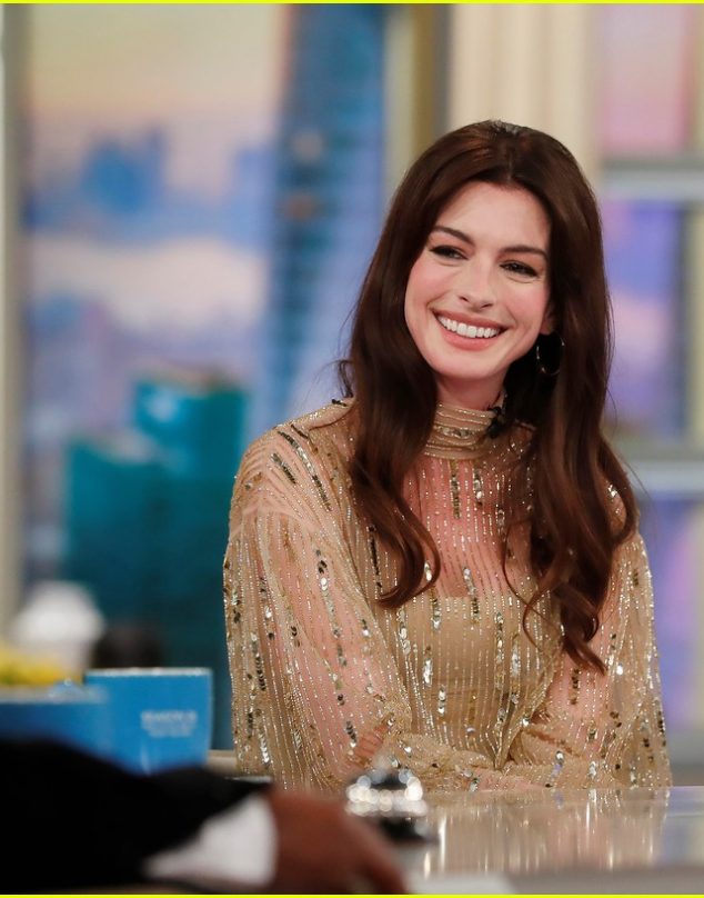 Anne Hathaway aclara rumores de una secuela de “El Diablo se viste a la Moda”
