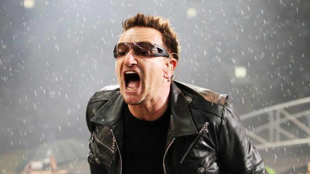 Bono de U2 cuenta porque nunca se saca los lentes de sol Revista Velvet