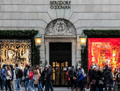 Ya es Navidad en Nueva York: grandes tiendas revelan sus espectaculares vitrinas