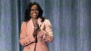 A los 58 años, Michelle Obama hace un cambio radical de estilo