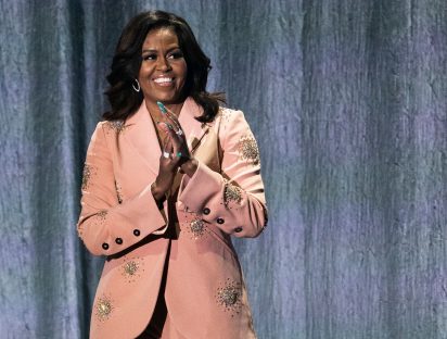 A los 58 años, Michelle Obama hace un cambio radical de estilo