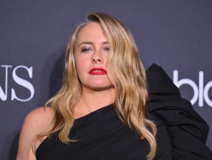 Alicia Silverstone posa desnuda y lo hace por una buena causa