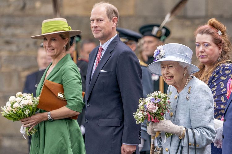 La familia real británica recuerda con cariño a la Reina Isabel II en su primera Navidad sin ella