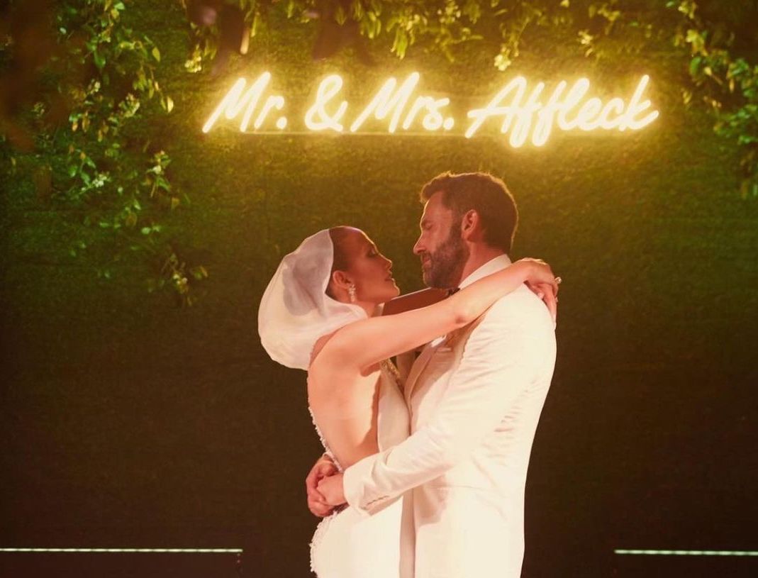 JLo revela la romántica inscripción que Ben Affleck grabó en su anillo de compromiso