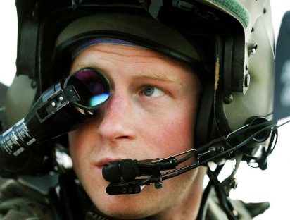 Instructor militar del Príncipe Harry contradice su versión de lo sucedido en Afganistán