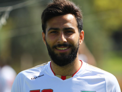Futbolista iraní evita la pena de muerte, pero recibe dura condena por defender los derechos de las mujeres