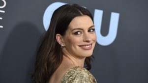 Anne Hathaway y Michaela Coel serán amantes en nueva película