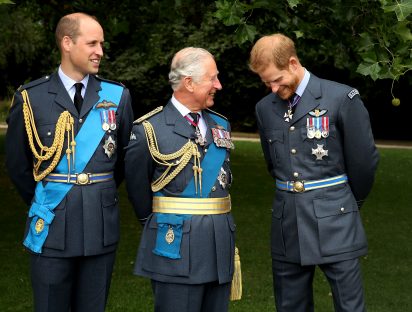 Según expertos, Harry “no verá” a Carlos y William durante la coronación