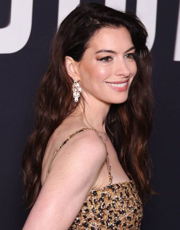 El renacer de Anne Hathaway: ahora protagoniza campaña de Versace