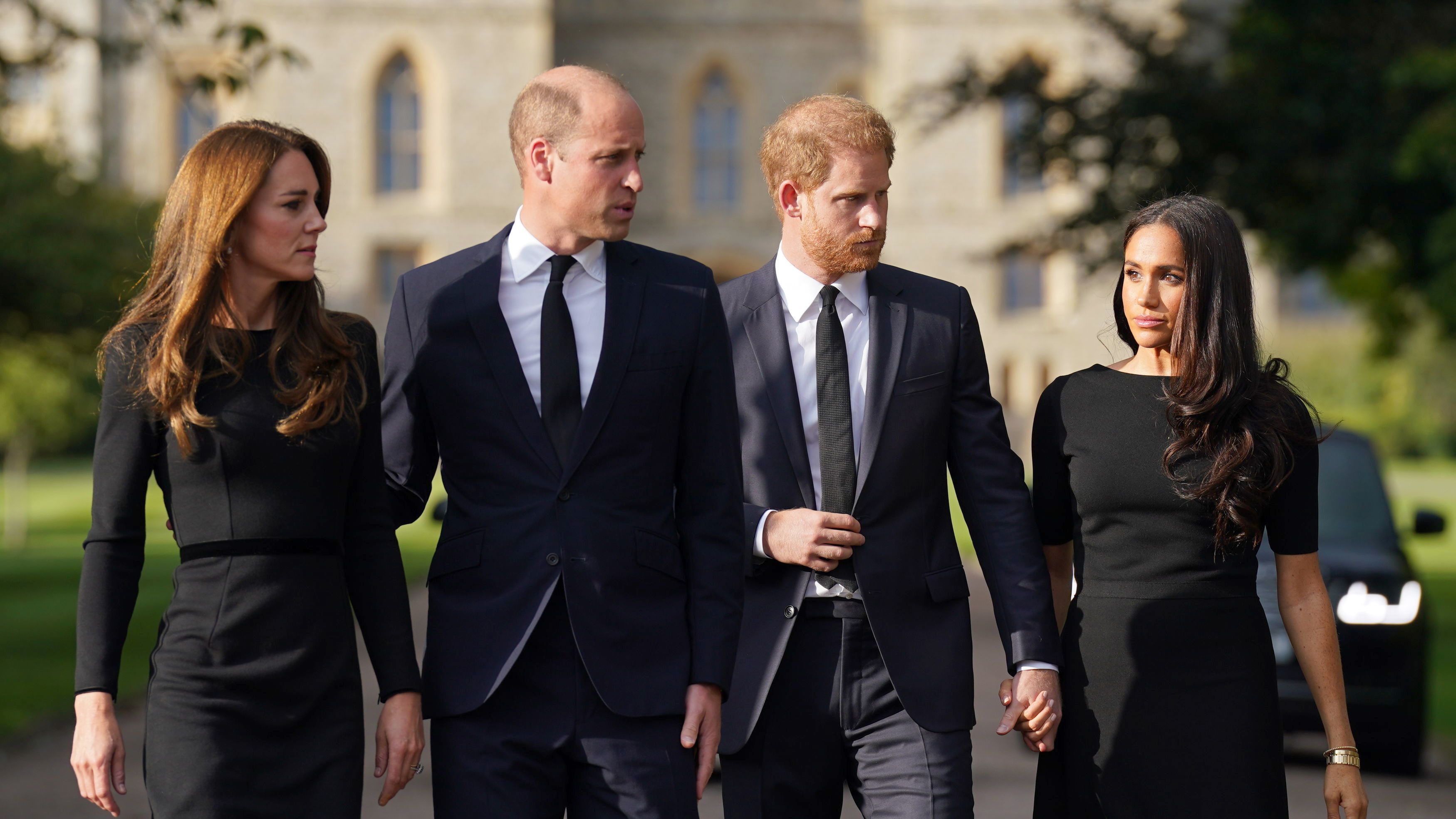 Según expertos, William y Kate sentirían “alivio” por ausencia de Meghan Markle en la coronación