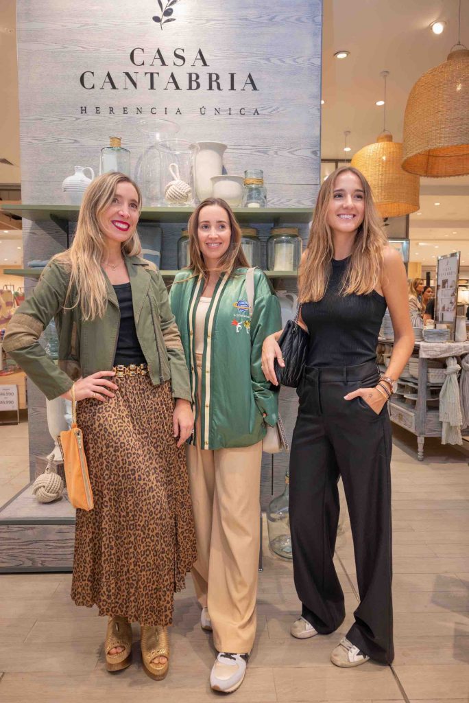 Bernardita Galmez, Josefina Larraín y Teresita Velasco.