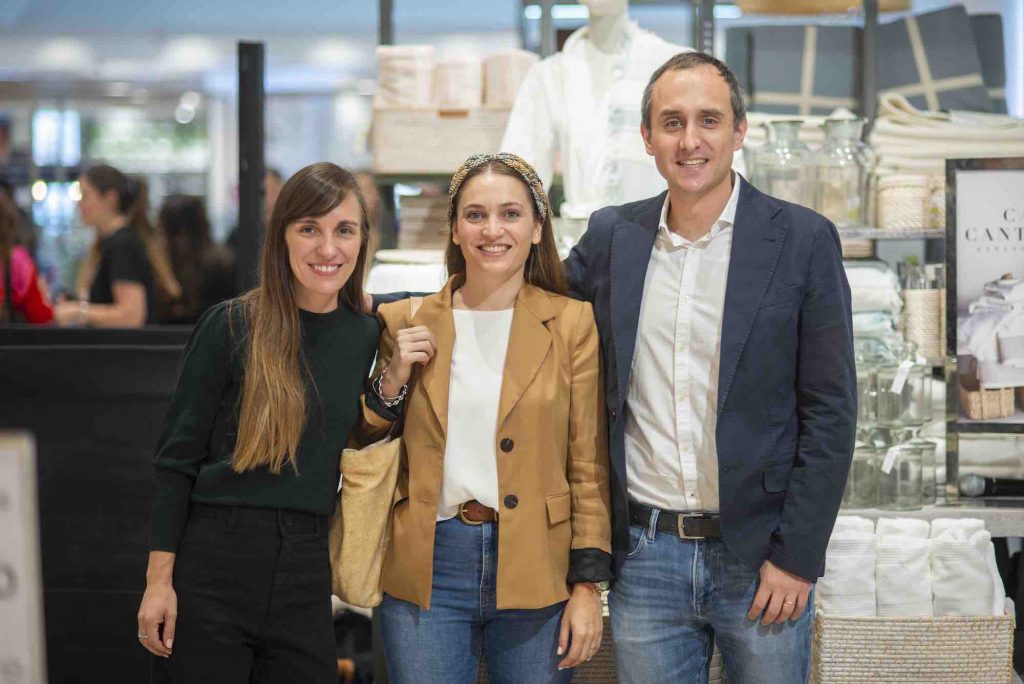 María Constanza Turull, Pilar Videla y Benjamín Robles.