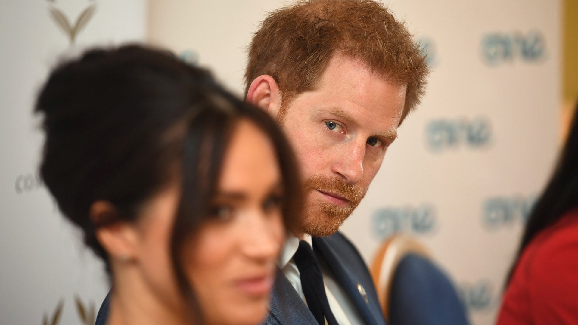 Prensa británica especula acerca de una posible ruptura entre Harry y Meghan