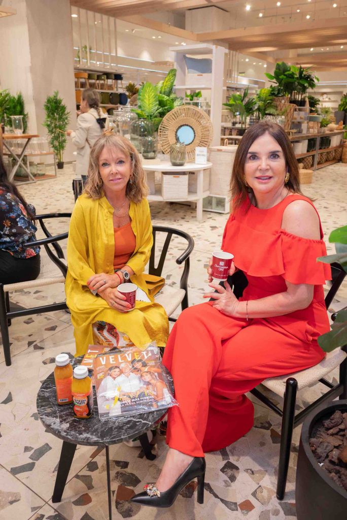 Paulina Silva e Isabel Galleguillos.