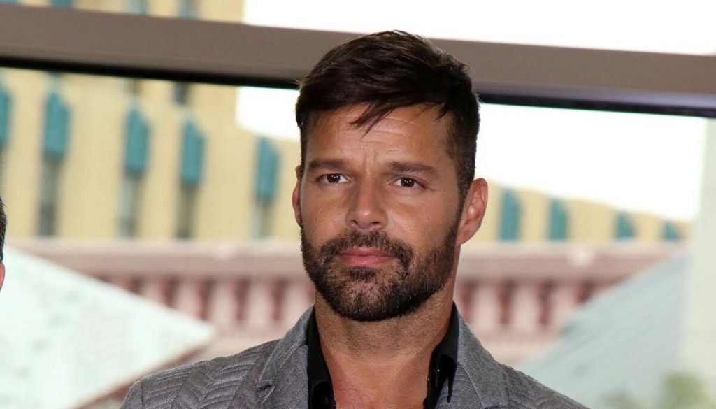Momentos de tensión: lanzan gas lacrimógeno a Ricky Martin en pleno concierto