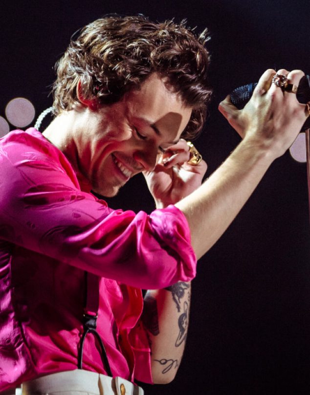 Harry Styles sufre un golpe en el ojo durante un concierto