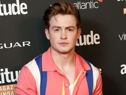 Actor de “Heartstopper” habla de cómo se sintió al contar su orientación sexual