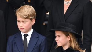 En qué se diferencia la infancia del príncipe George de la de Isabel II y Carlos III
