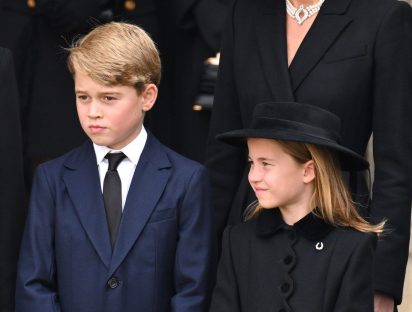 En qué se diferencia la infancia del príncipe George de la de Isabel II y Carlos III