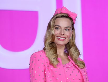 Los mejores looks de Margot Robbie durante la gira de prensa de “Barbie”