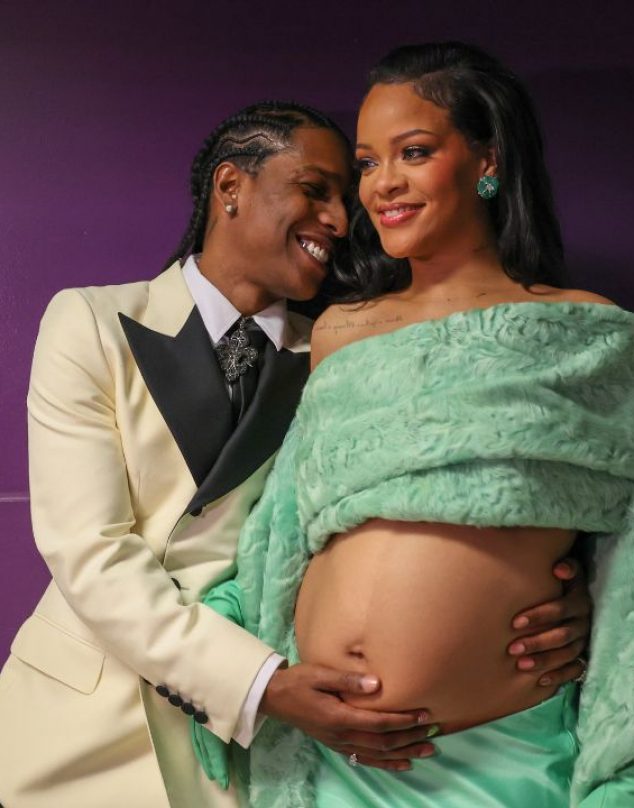 Rihanna se convierte en madre por segunda vez