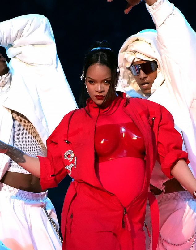 Rihanna estaría trabajando en nueva música