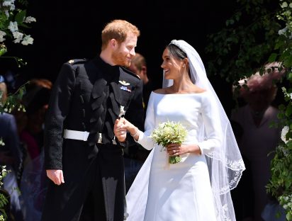 La diseñadora del vestido de novia de Meghan revela dónde estaba escondido el “algo azul”