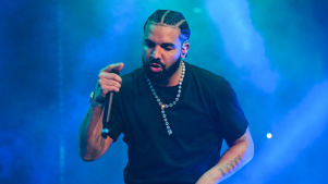 “No soy tacaño”: El millonario regalo de Drake a fanática en su concierto