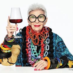 A los 102 años, fallece Iris Apfel, ícono de moda estadounidense