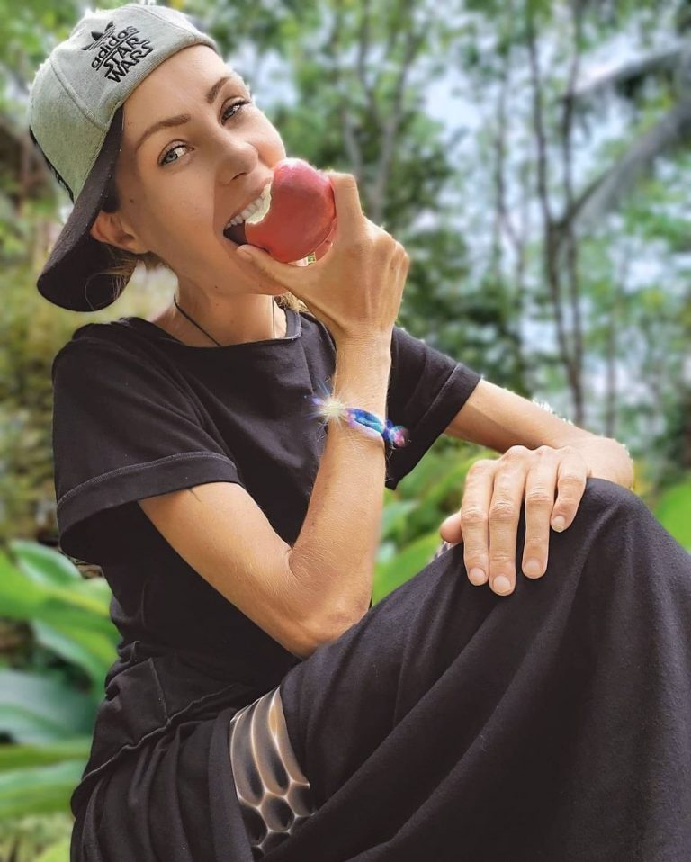 Muere Influencer que sólo comía frutas y no bebía agua