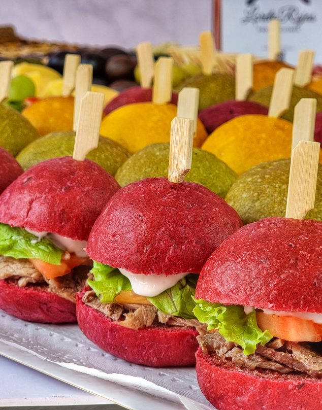 Loreto Rojas, catering full tendencia con tapaditos de beterraga