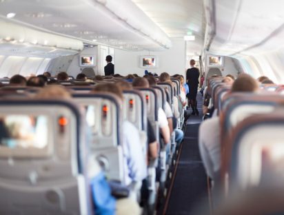 Aerolínea lanzará una zona “sin niños” en sus aviones