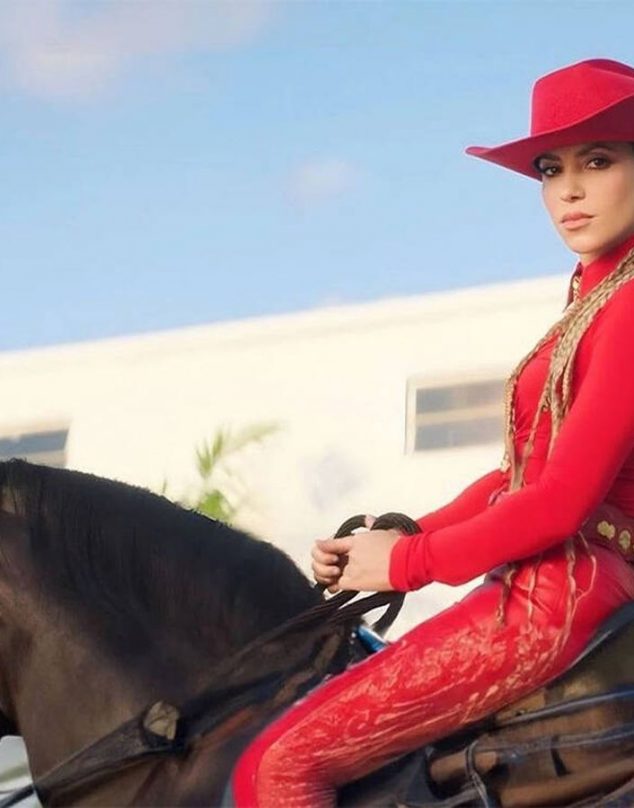 Shakira lanza nuevos dardos en su reciente single el ‘El jefe’