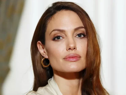 Se revelan las primeras imágenes de Angelina Jolie como María Callas en filme de Larraín