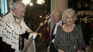 Camilla Parker reaparece con un clásico accesorio de Isabel II
